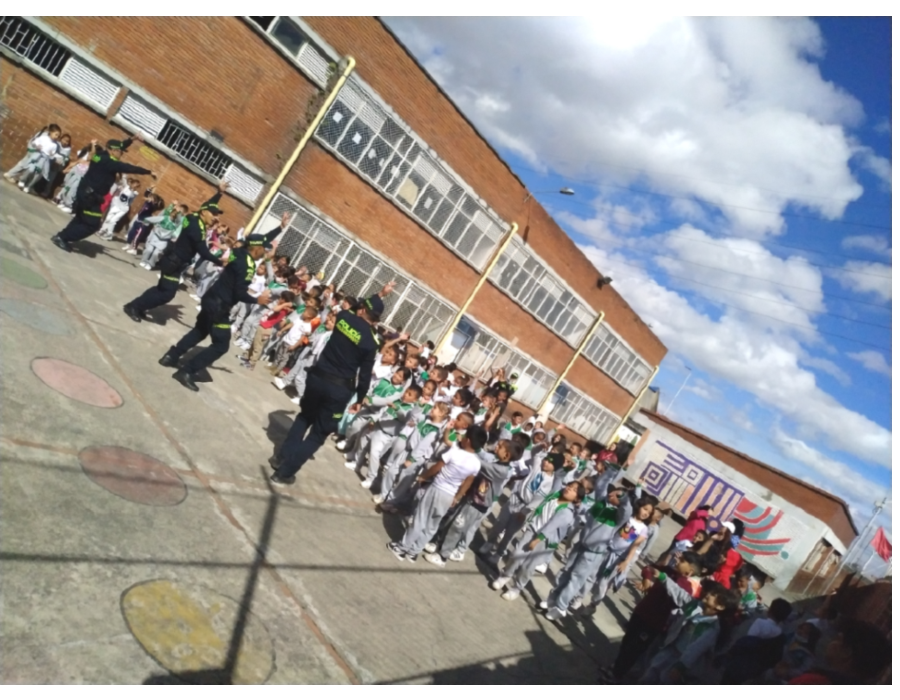Día de las niñas y los niños en el colegio Antonio José Uribe IED