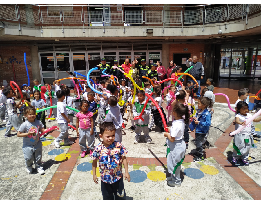 Día de las niñas y los niños en el colegio Antonio José Uribe IED