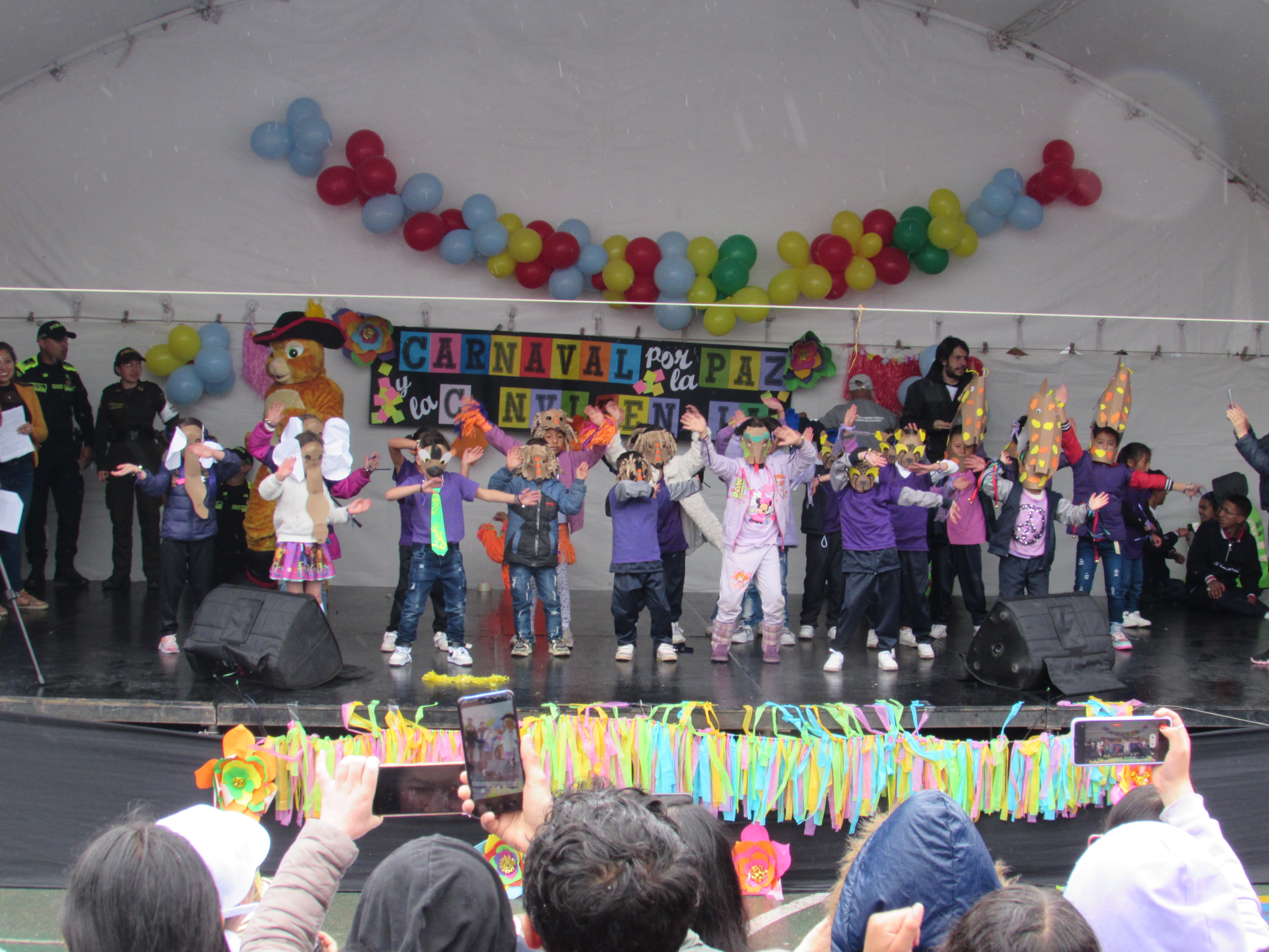 El pasado jueves 15 de junio, la comunidad educativa de I.E.D Campestre Monte Verde se unió en un evento extraordinario, el "Carnaval por la paz, la convivencia y la reconciliación".