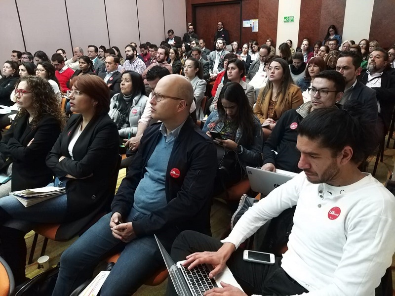 Personal de la SED en un auditorio