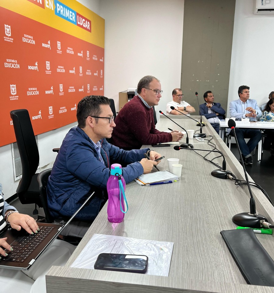 subsecretarios en reunión con organizaciones sindicales 