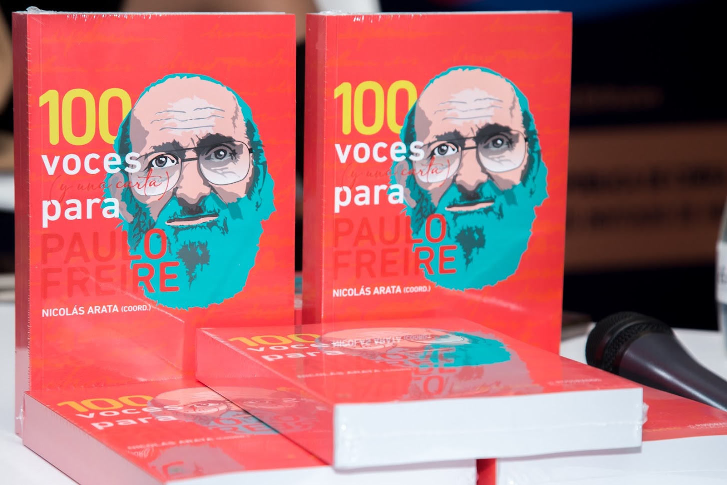 Libro ‘100 voces y una carta para Paulo Freire’