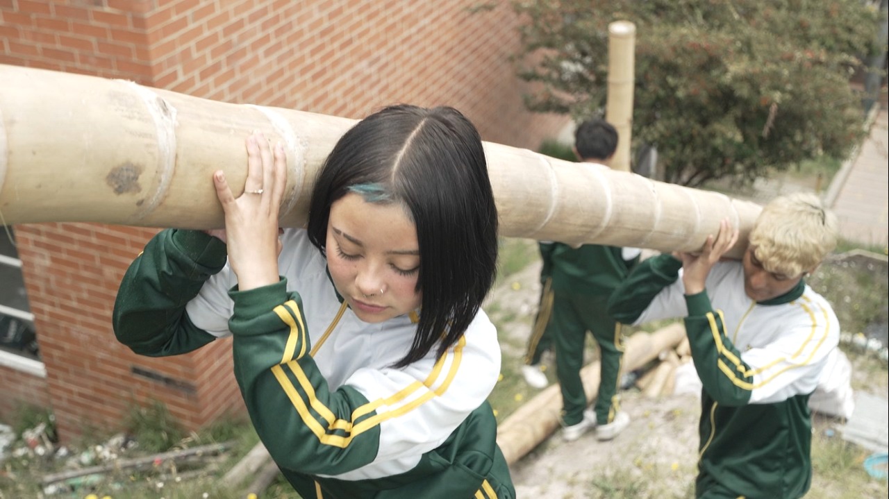 Estudiantes que extraen agua de las nubes para beneficiar a su comunidad en Usme