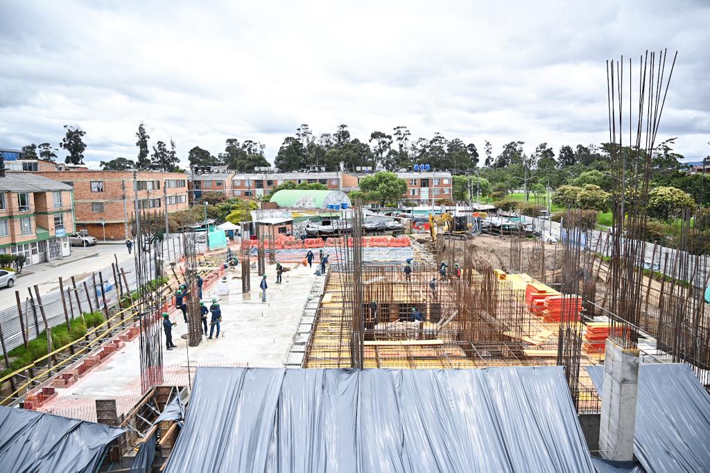 ¡En el territorio!: alcaldesa Claudia López y equipo de la Secretaría de Educación visitaron obras de colegios nuevos en Kennedy 