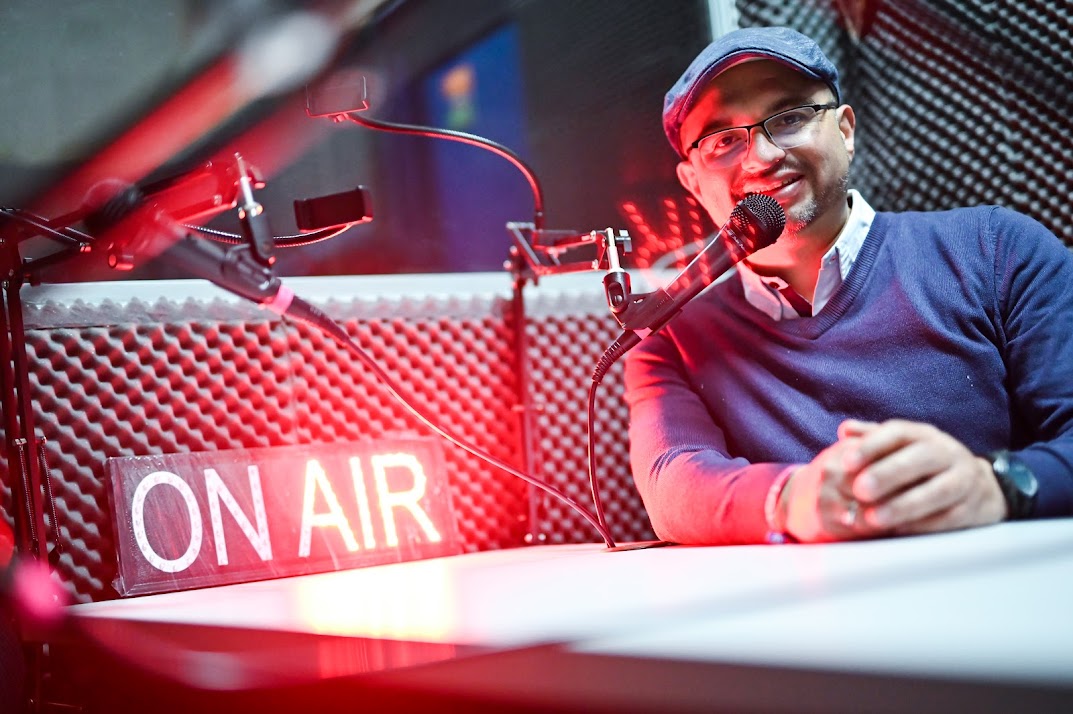 Conozca la emisora que impulsó un profe del Colegio San Cayetano y que hoy une a la localidad de Usme