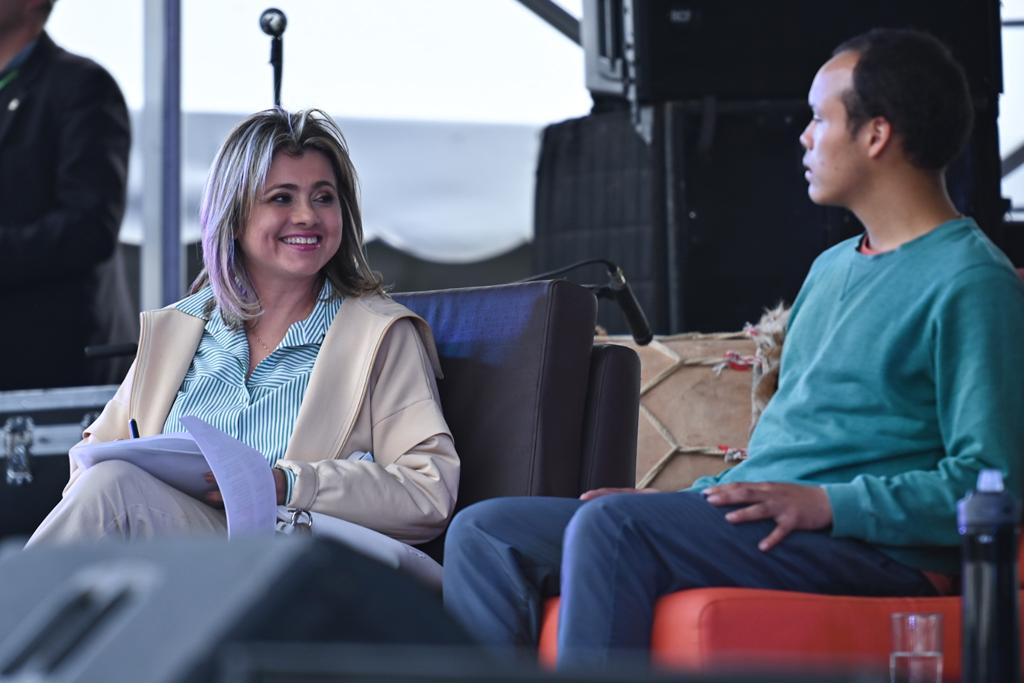 Edna Bonilla Seba, trabajando