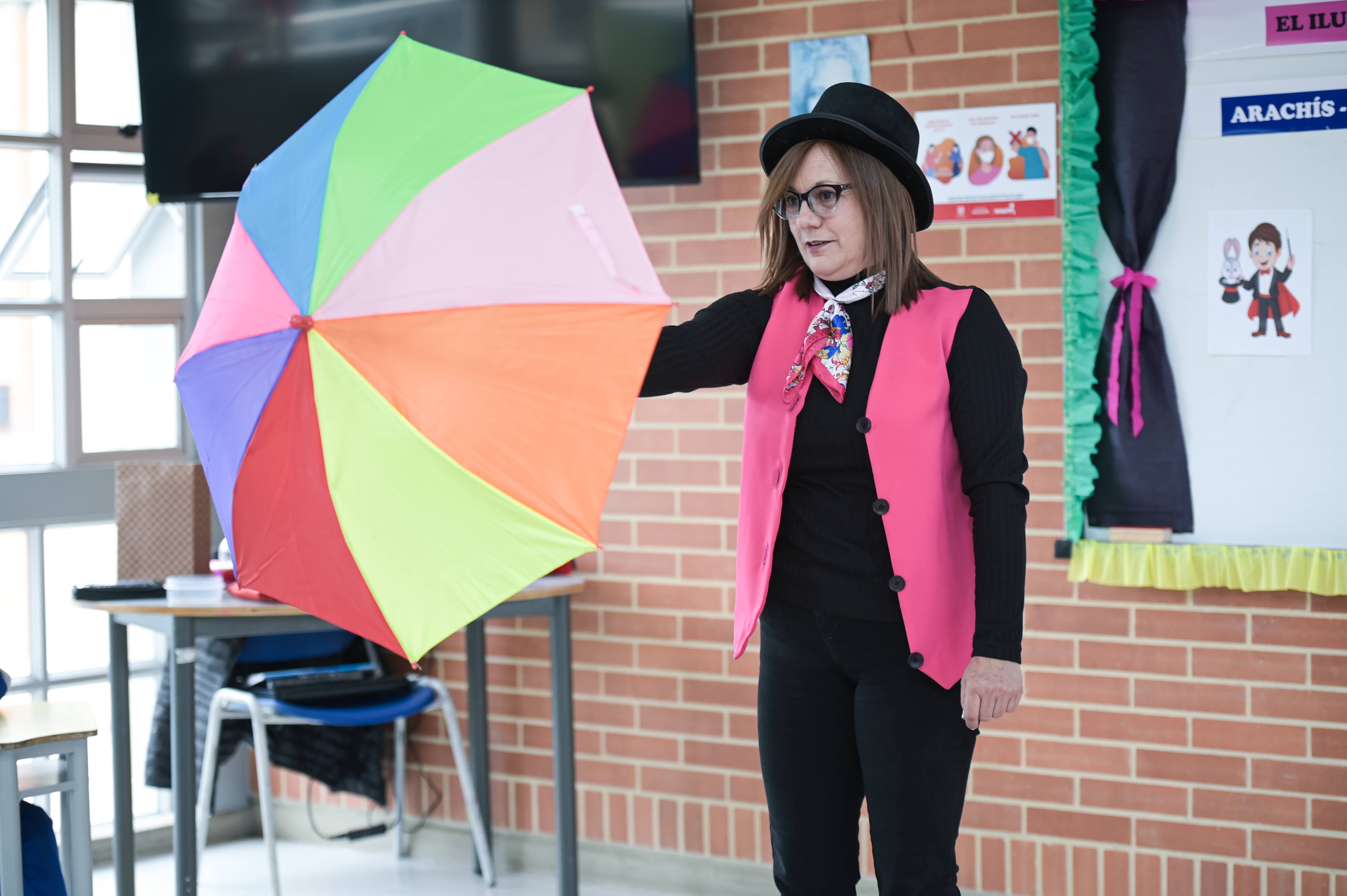 Profesora haciendo magia
