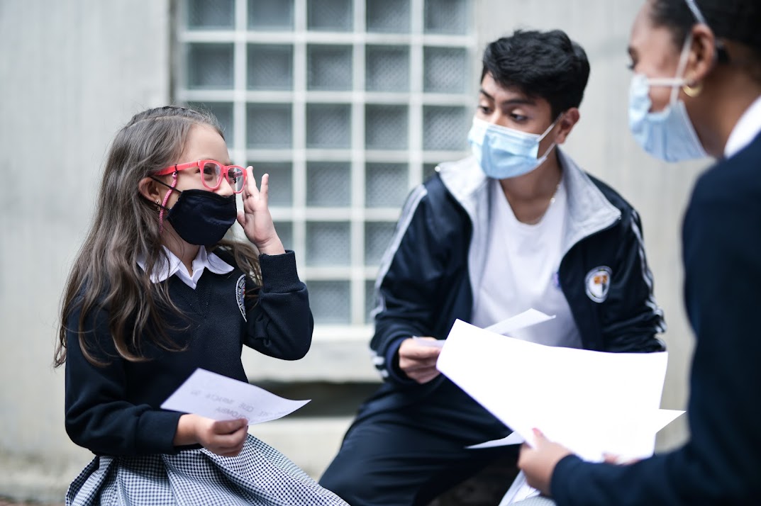 Estudiantes colegio cultura popular