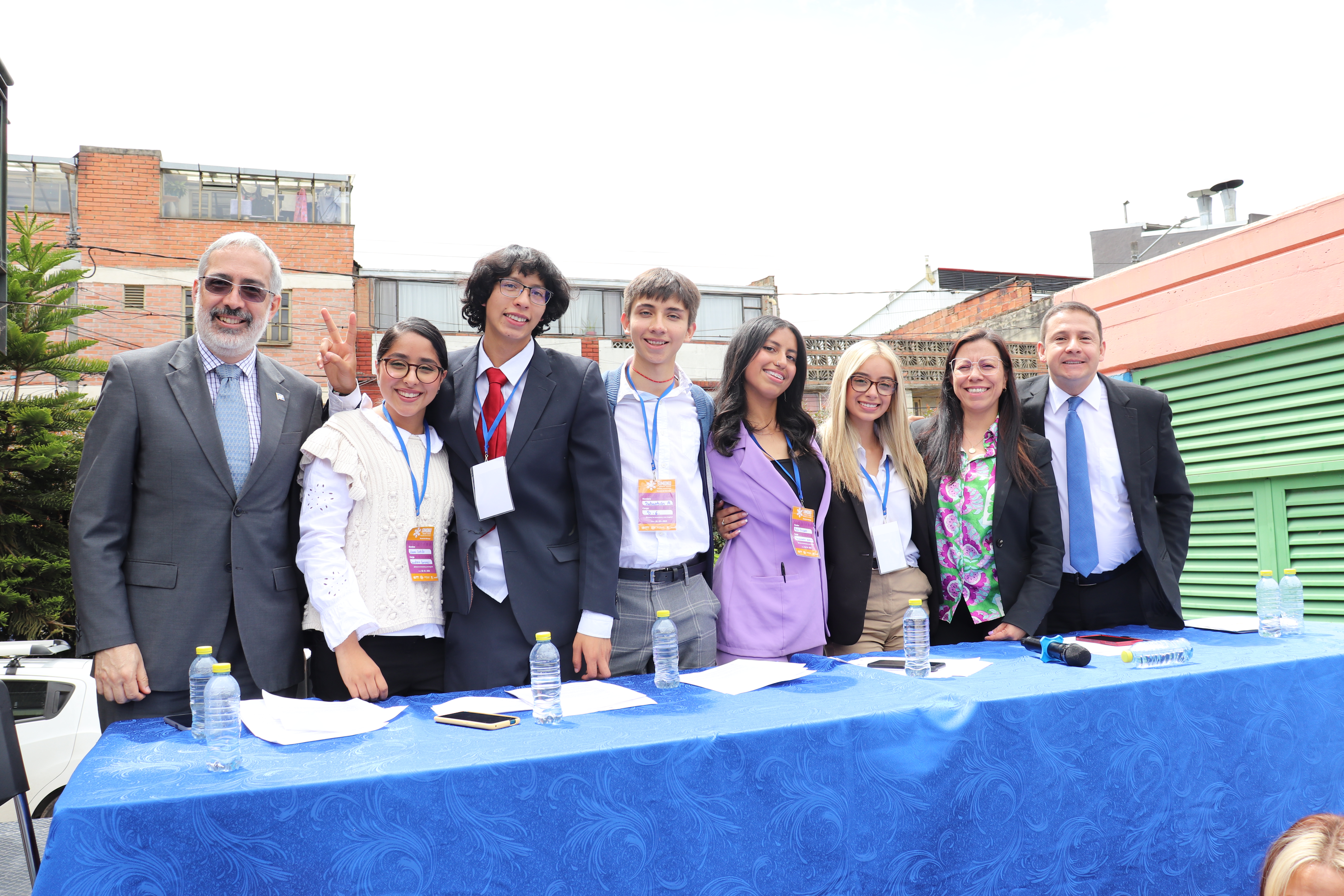 Estudiantes y docentes de 100 colegios se reencontraron en las simulaciones de la Escuela de Liderazgo Simonu 2023