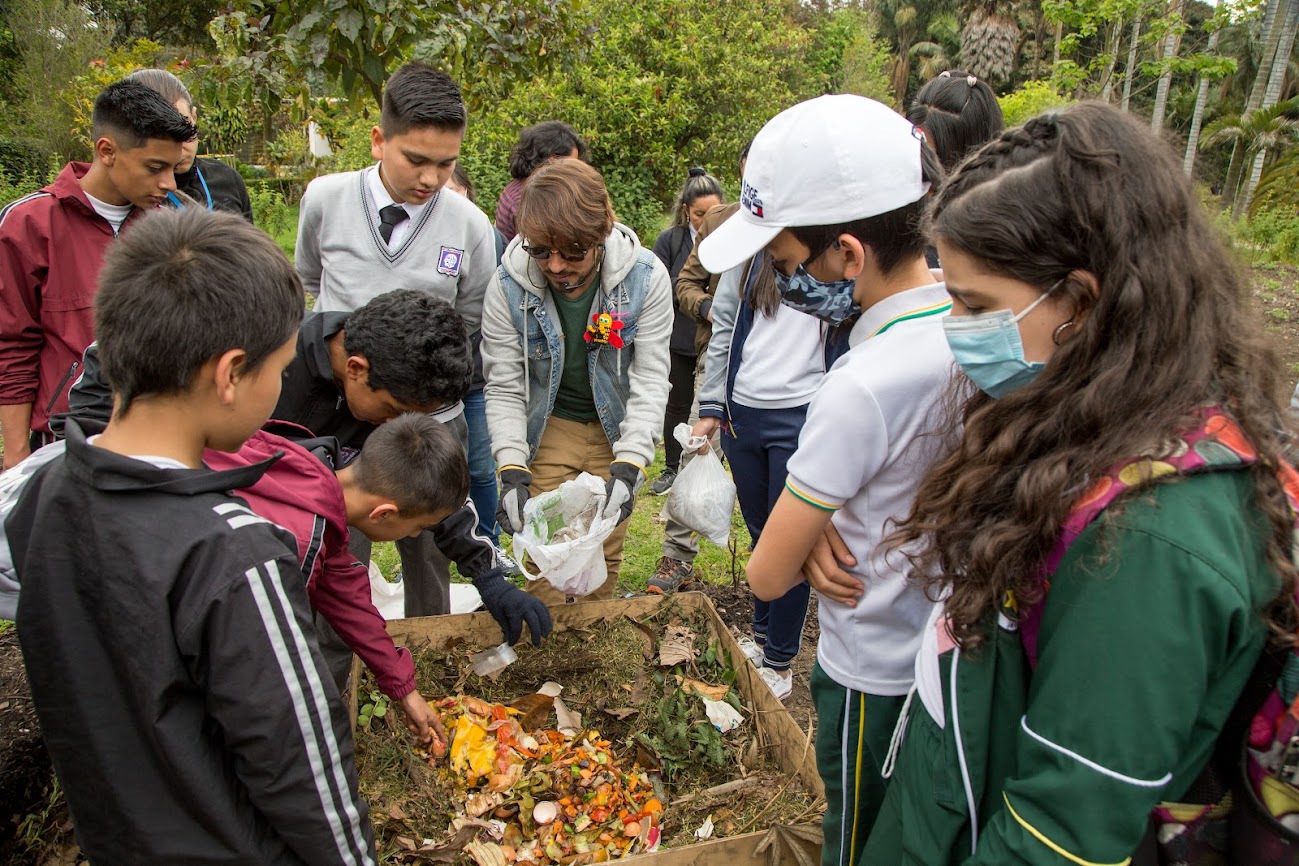 Conozca la experiencia de niñas, niños y jóvenes con las huertas escolares que construyen ciudanía ambiental