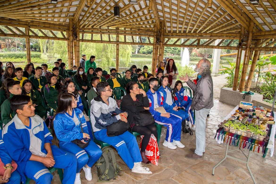 Conozca la experiencia de niñas, niños y jóvenes con las huertas escolares que construyen ciudanía ambiental