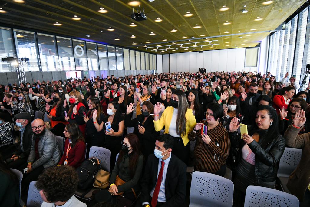 420 servidoras y servidores de la planta temporal de la Secretaría de Educación del Distrito ingresaron a la planta permanente de personal