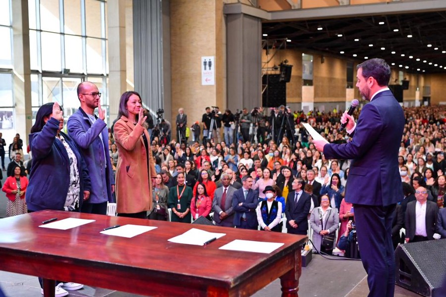 Posesión de rectora, coordinador y docente