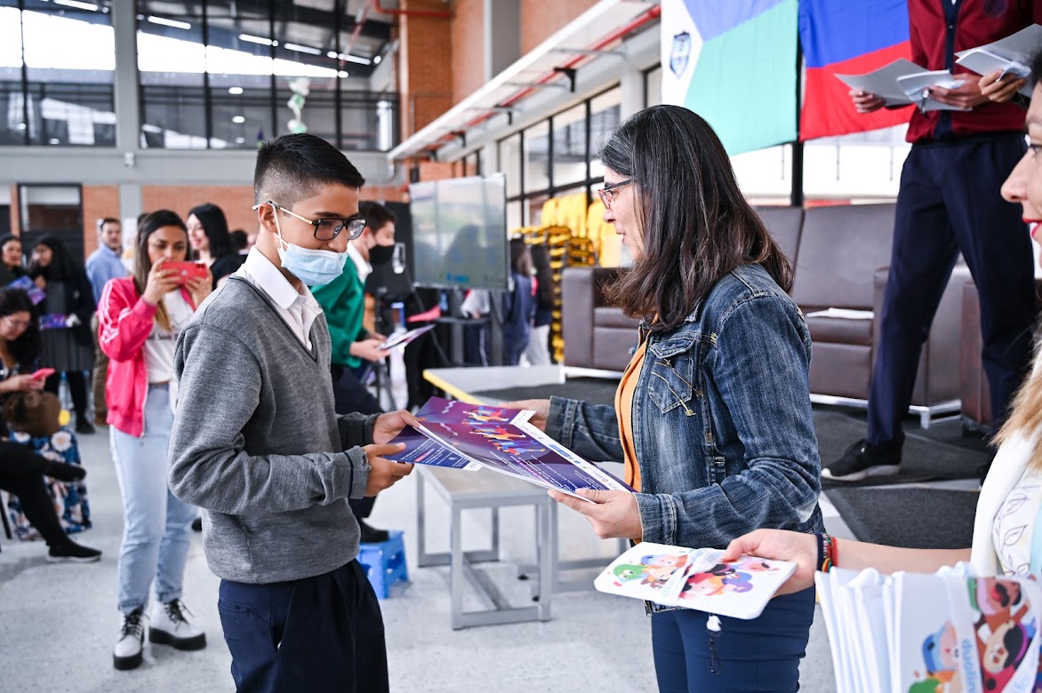 Felicitaciones a los ganadores del concurso que premia el aprendizaje de inglés con el uso de tecnologías 