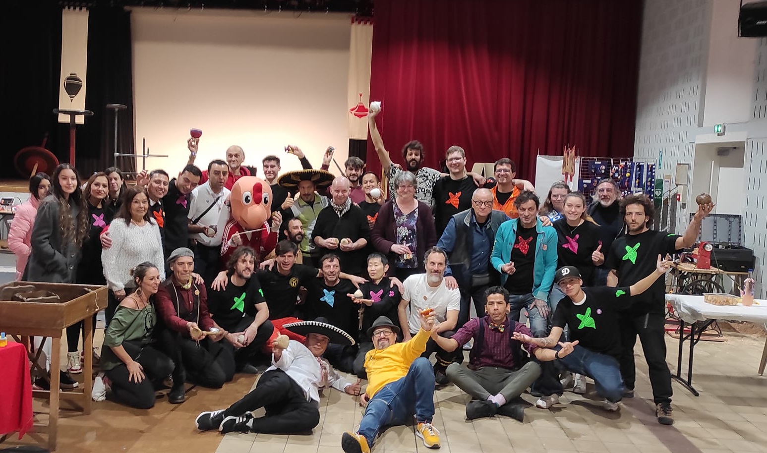 El ‘Profe del Trompo’ que rescata la tradición y fomenta sonrisas en las aulas de clase