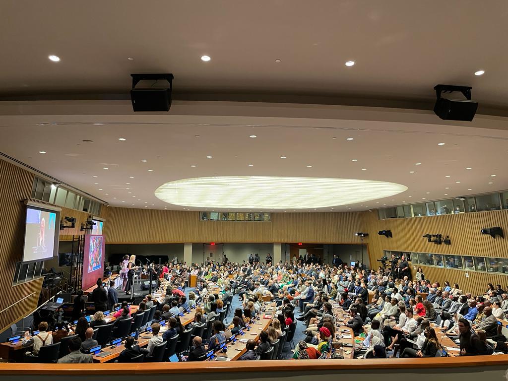 Edna Bonilla Seba, trabajando