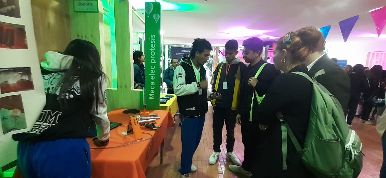 Jóvenes de colegios oficiales le apuestan a ser empresarios