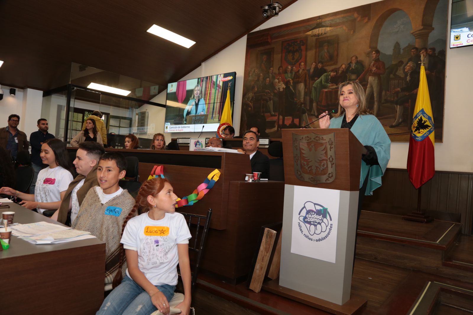 Estudiantes con Edna en el Consejo de Bogotá