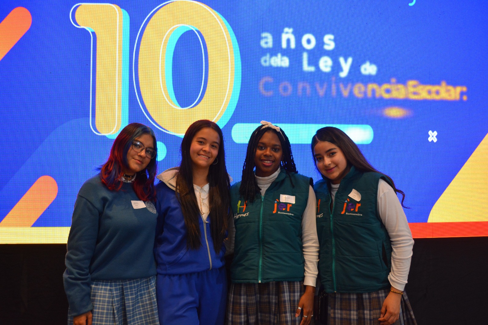 Estudiantes de colegios oficiales conversaron con la ministra Aurora Vergara sobre la ley de convivencia escolar