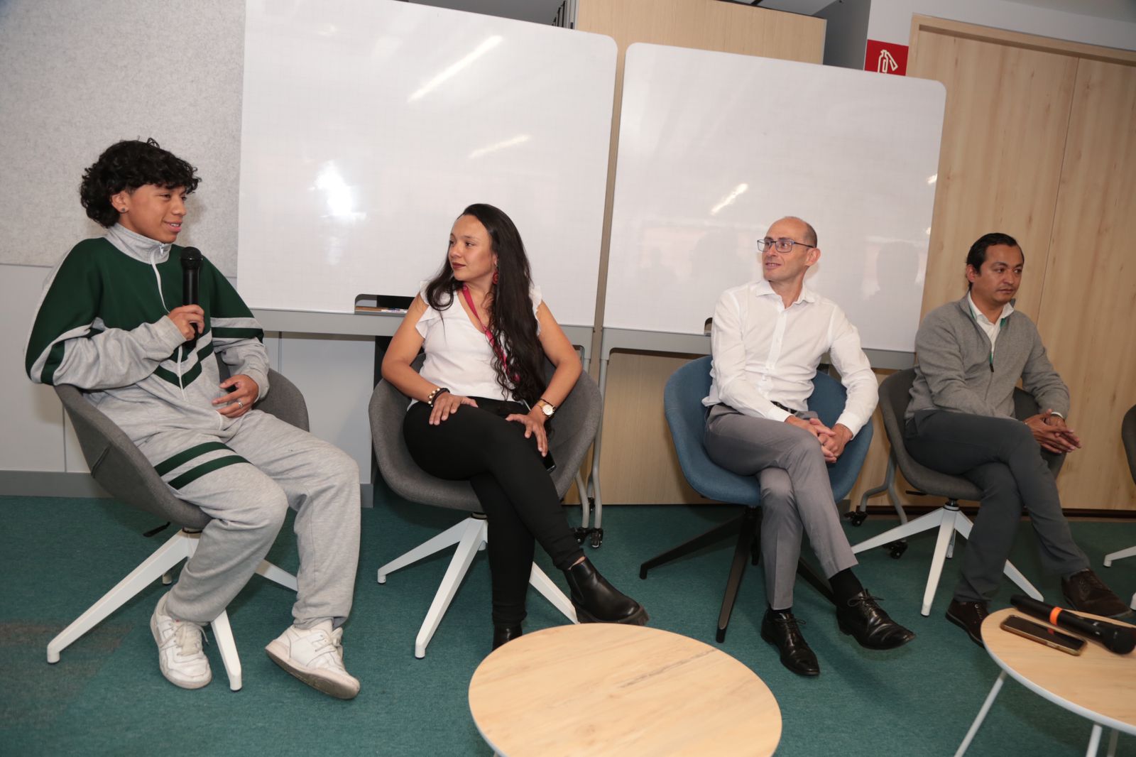 Arranca estrategia de voluntariado que fortalece la experiencia del bachillerato internacional en colegios oficiales de Bogotá