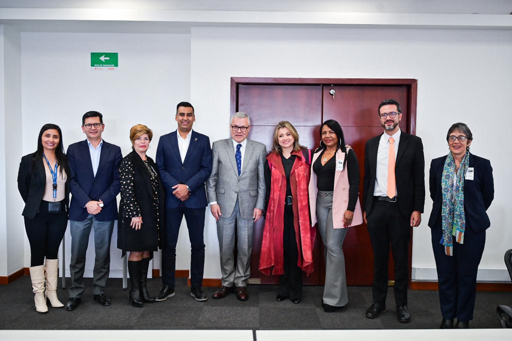 Personas privadas de la libertad en cárceles nacionales en Bogotá que no han finalizado sus estudios podrán graduarse de bachilleres