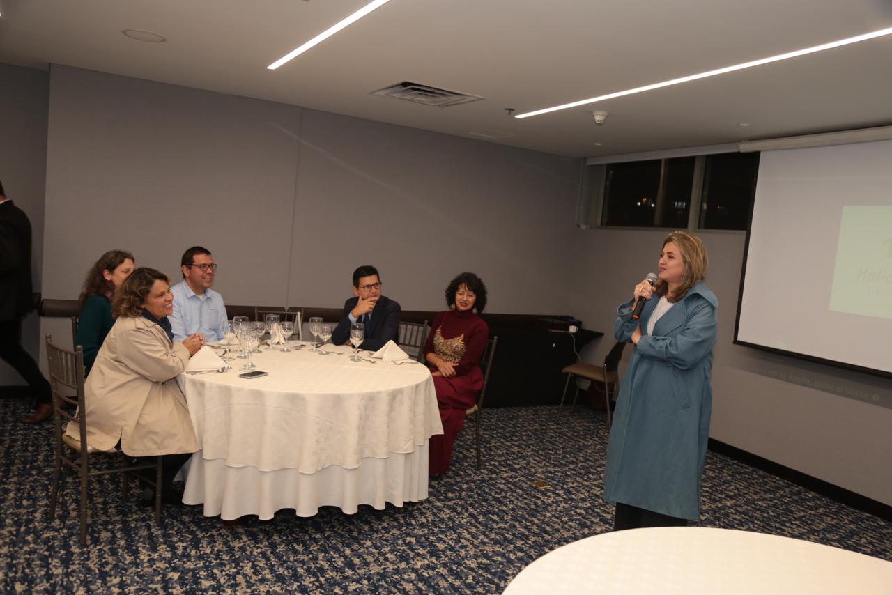 Edna Bonilla Seba, trabajando