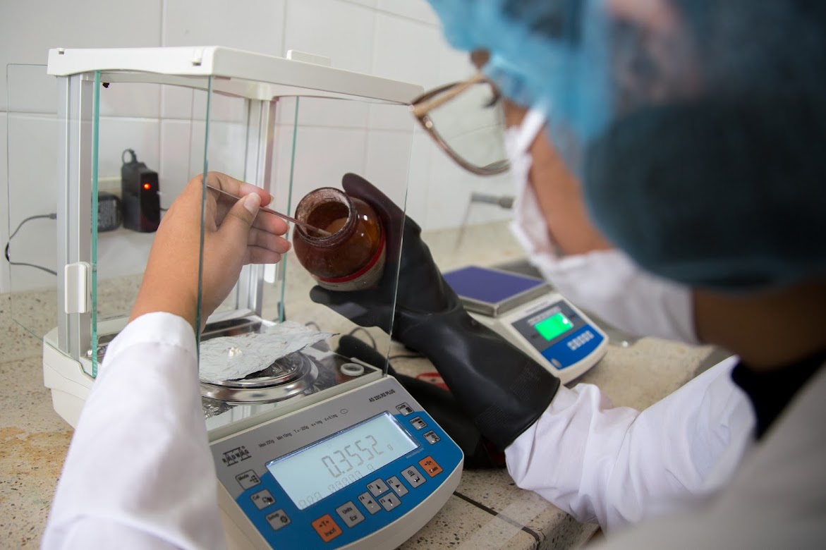 Colegios recibieron más de 800 millones en equipos de laboratorio que benefician a estudiantes de 10º y 11º