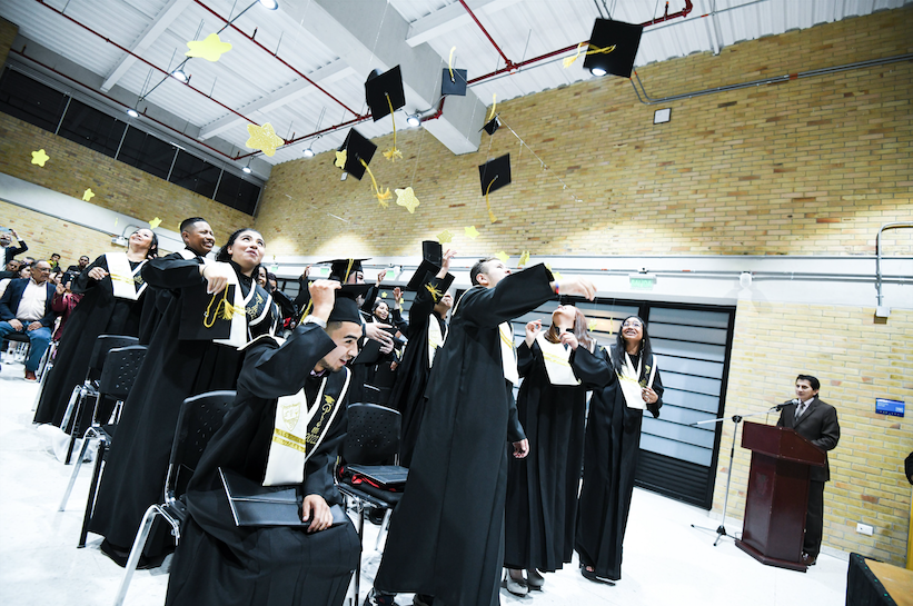 Estudiante graduandose