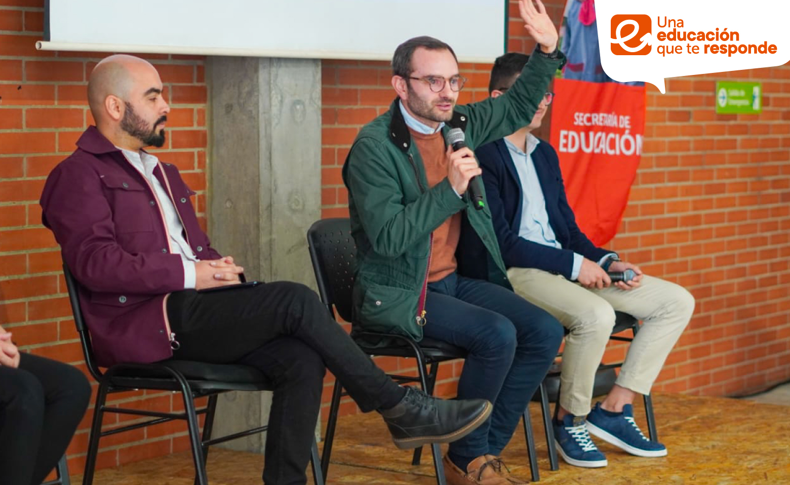 Panelistas de conversatorio