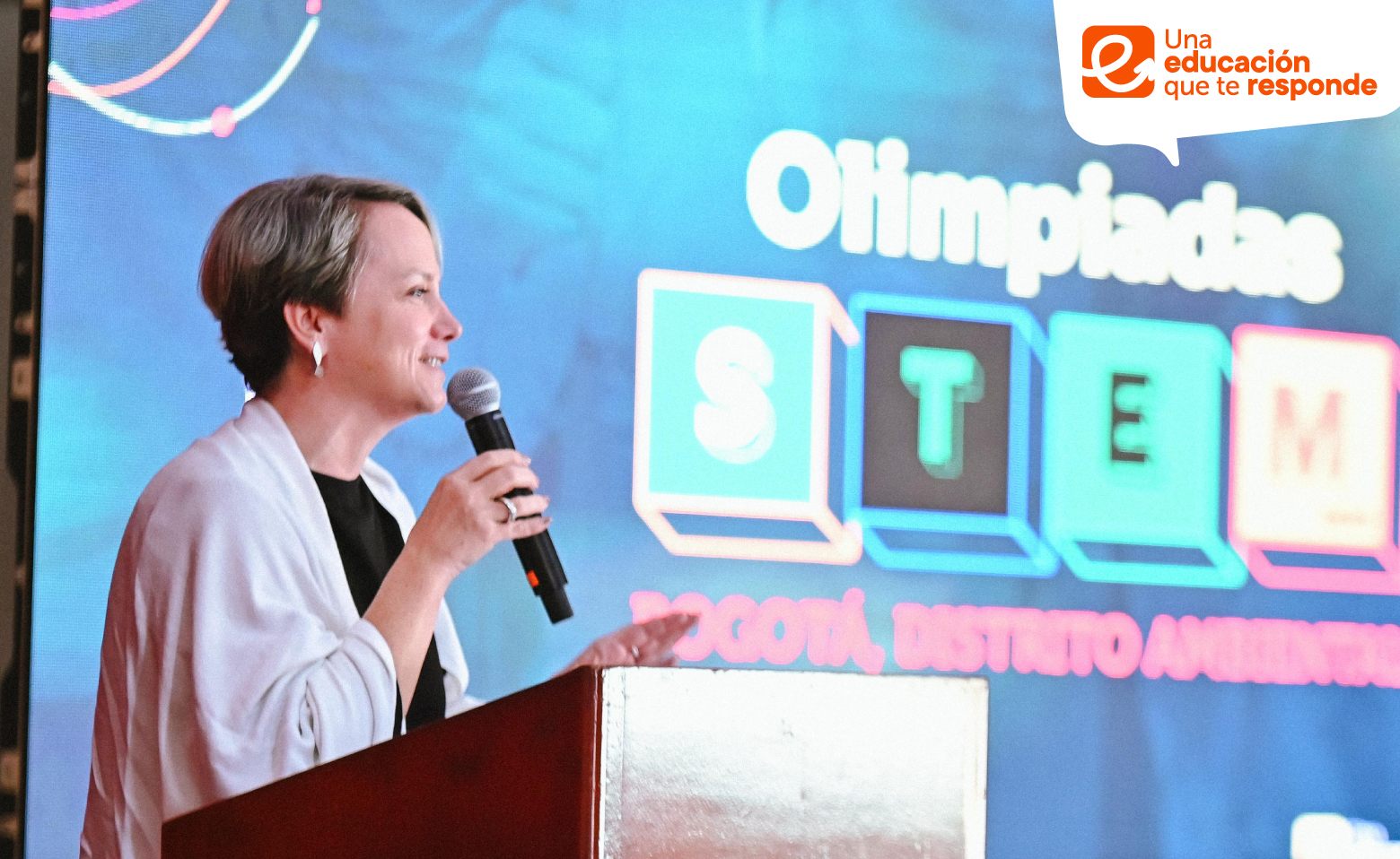 Secretaria de Educación, Isabel Segovia