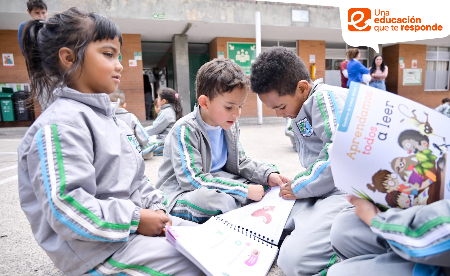 Estudiantes de colegio distrital