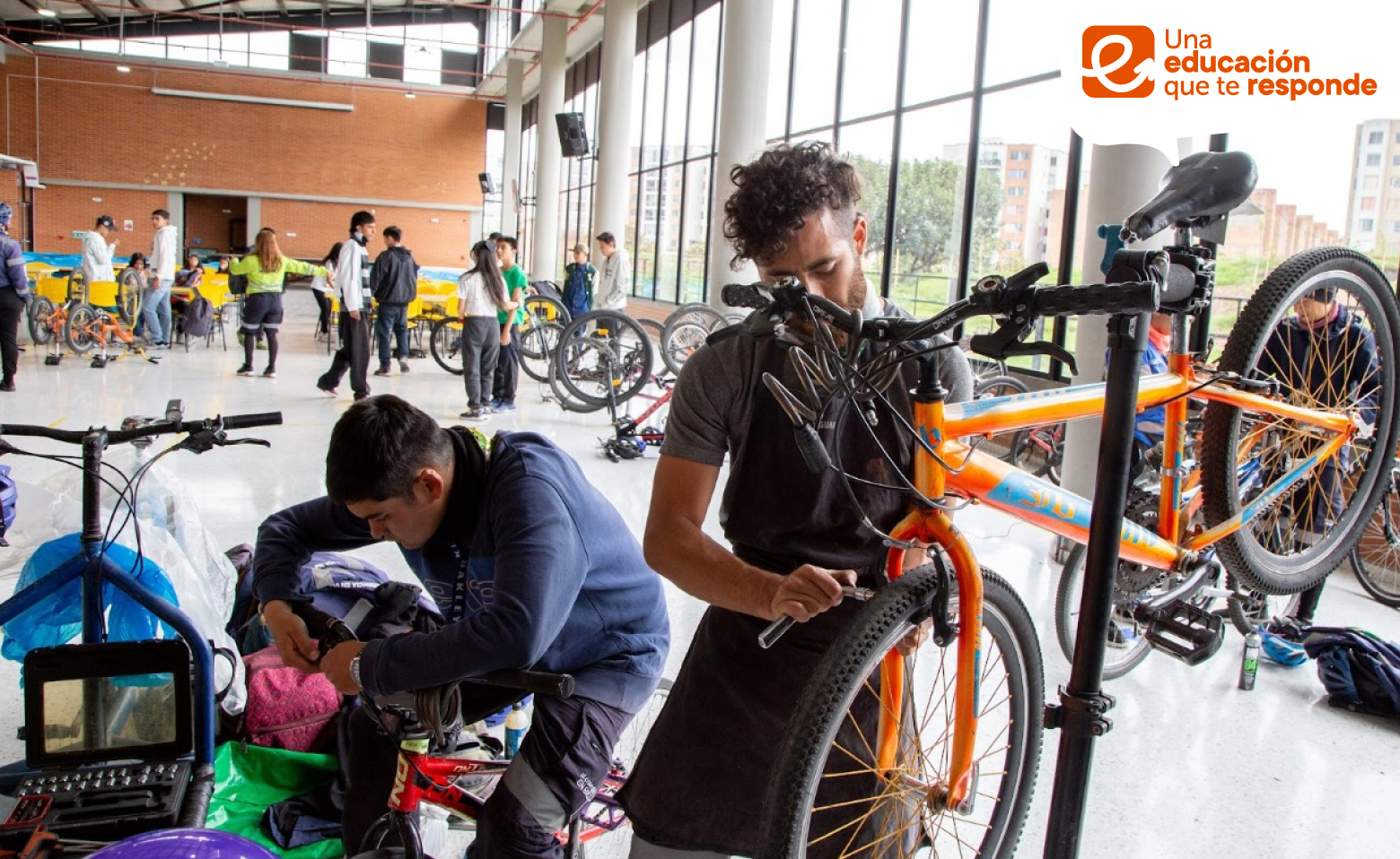 Estudiantes de colegio distrital