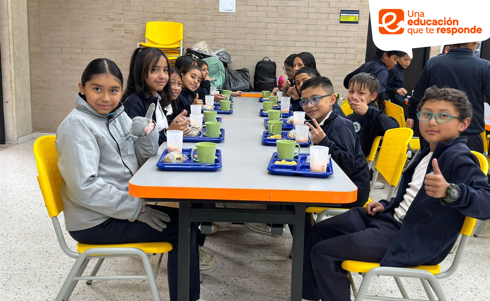 Niños de colegio distrital en alimentación PAE