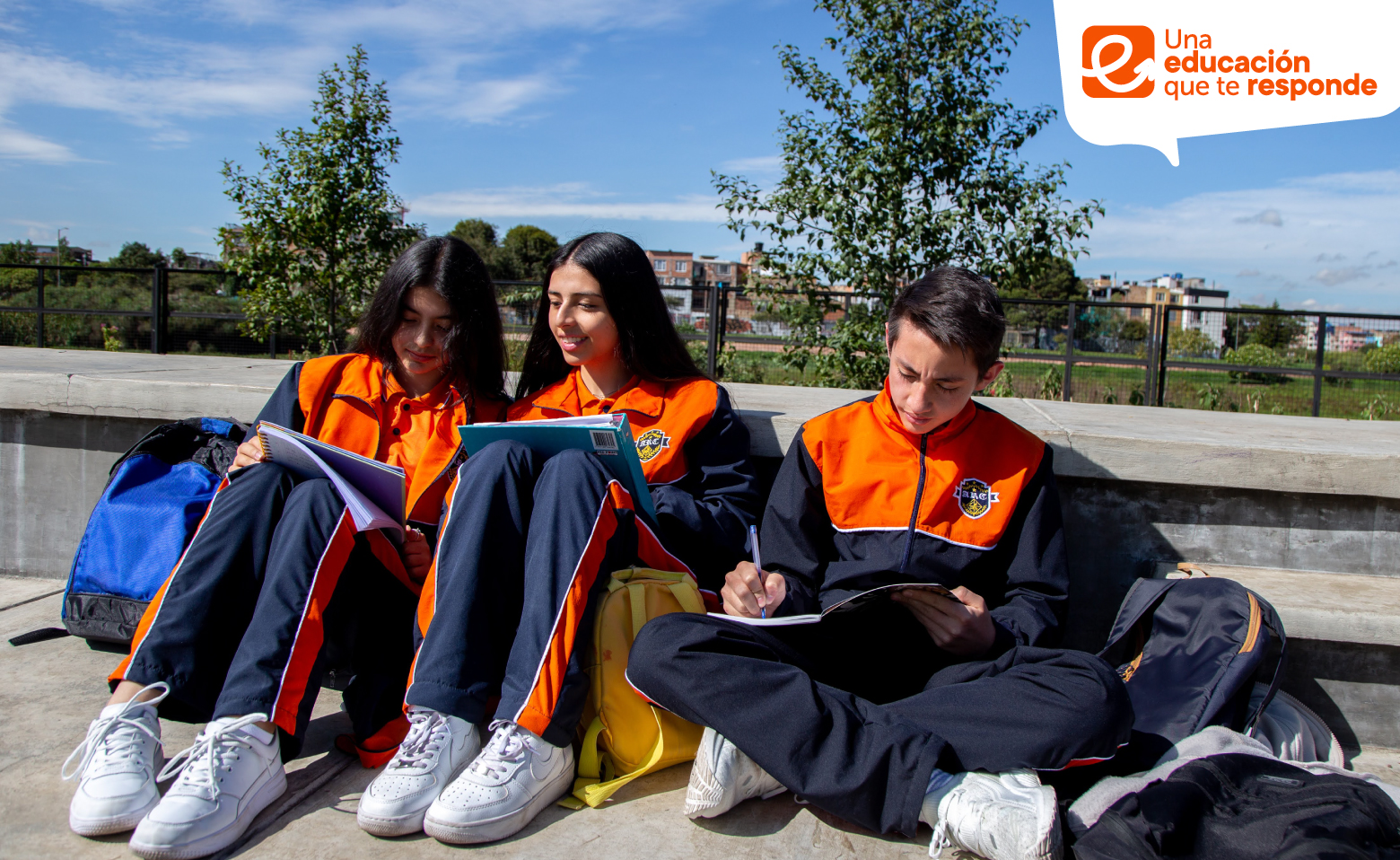 Estudiantes de colegio distrital