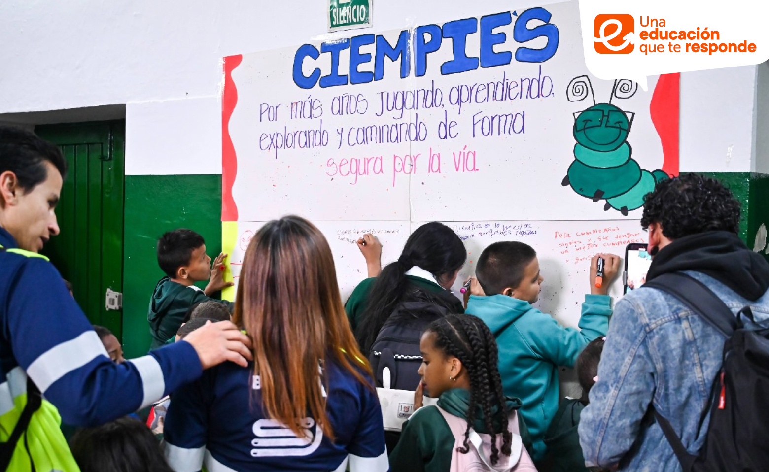 Estudiantes de colegio distrital