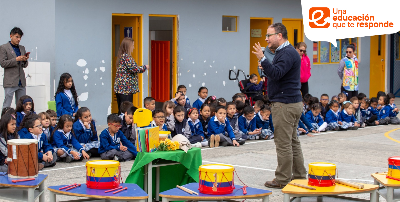 Estudiantes de colegio distrital