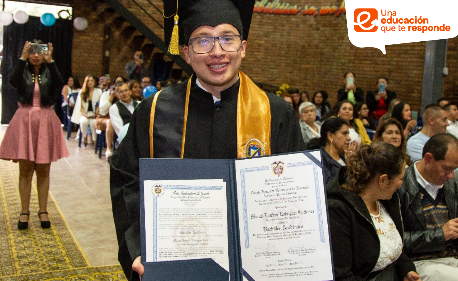 Estudiantes de colegio distrital