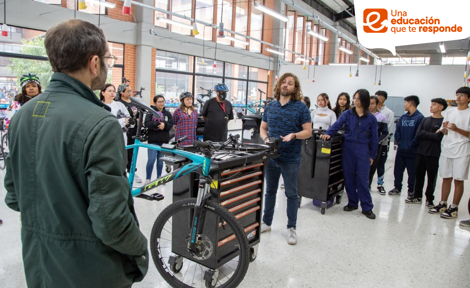 Estudiantes de colegio distrital