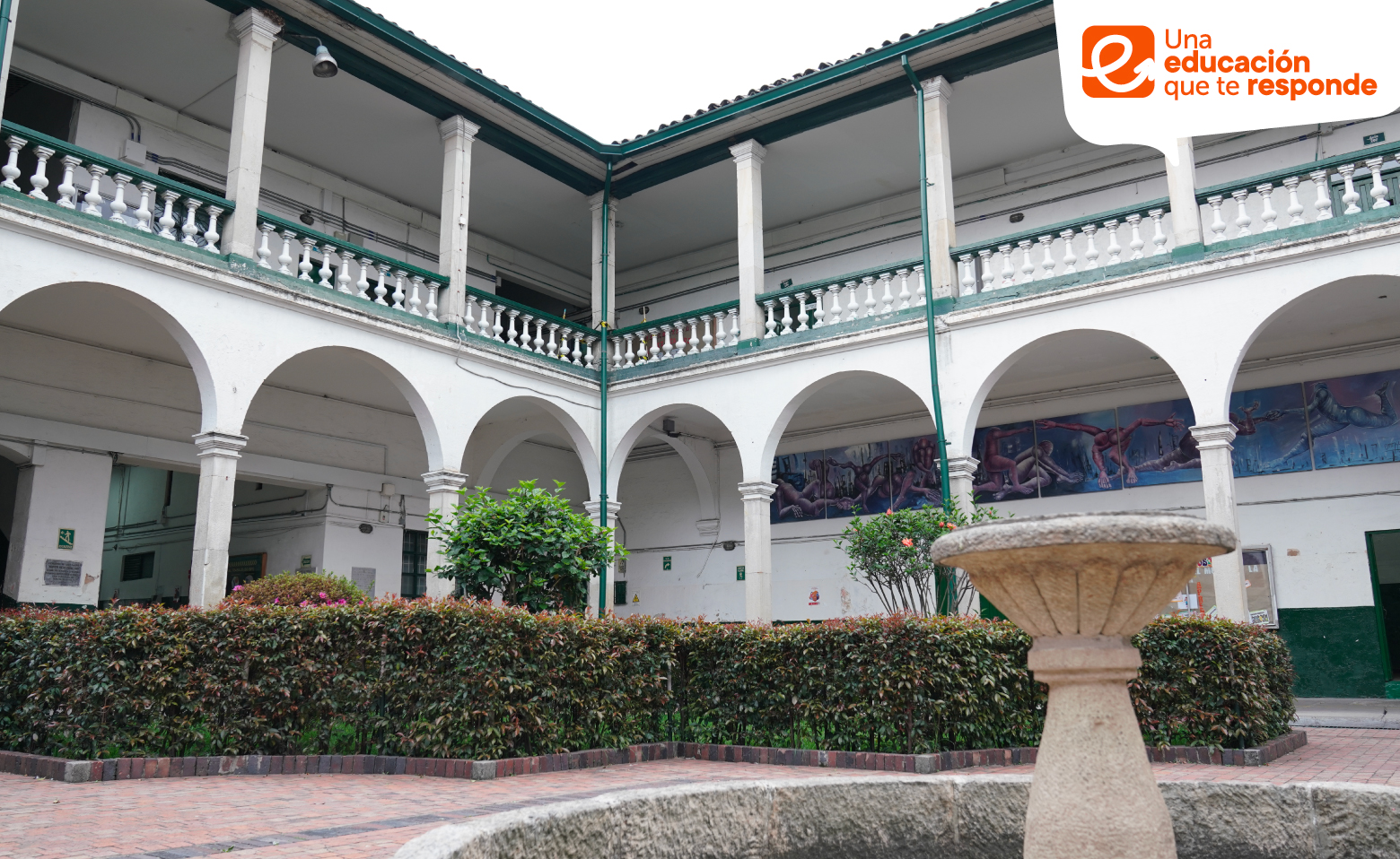 Fachada de colegio Bien patrimonial