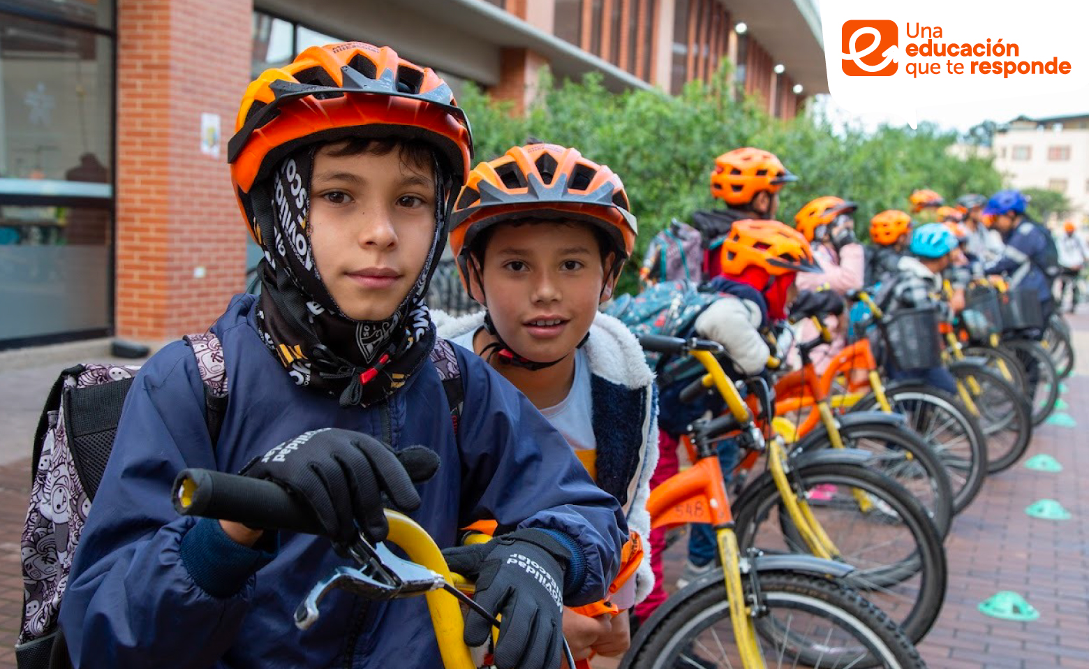 Niños en bicicletas