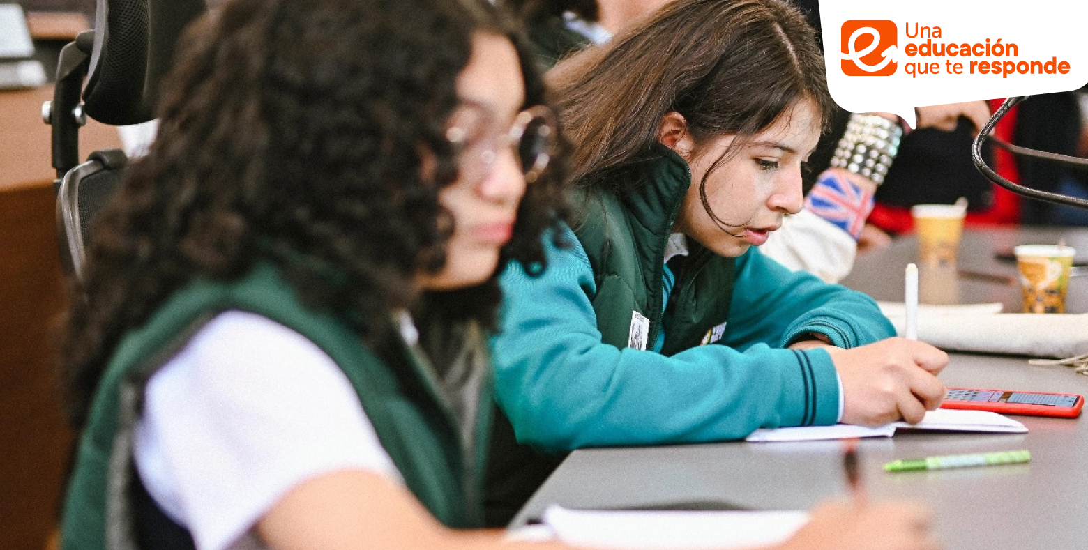 Estudiantes de colegio distrital