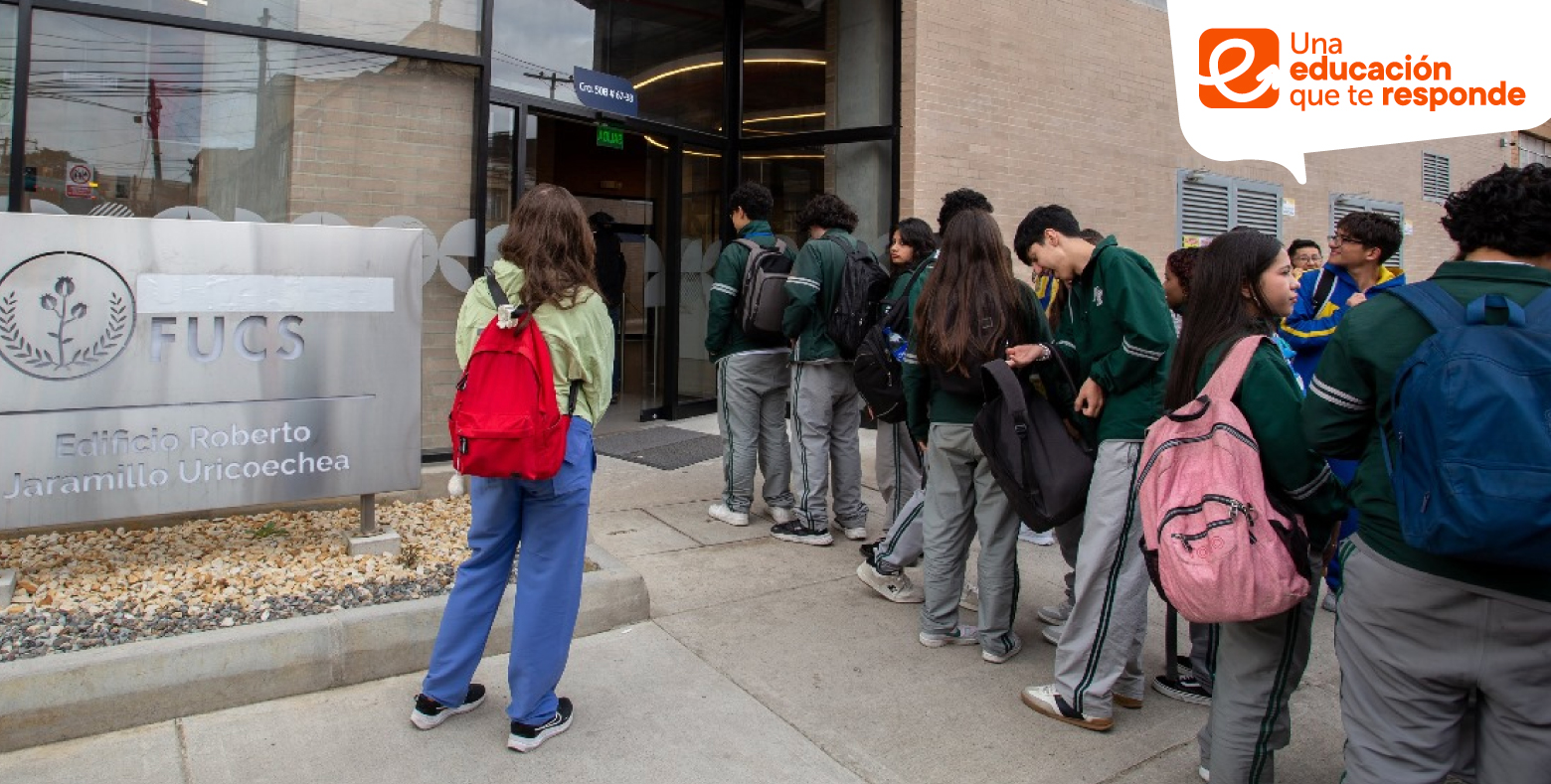 Estudiantes de colegio distrital