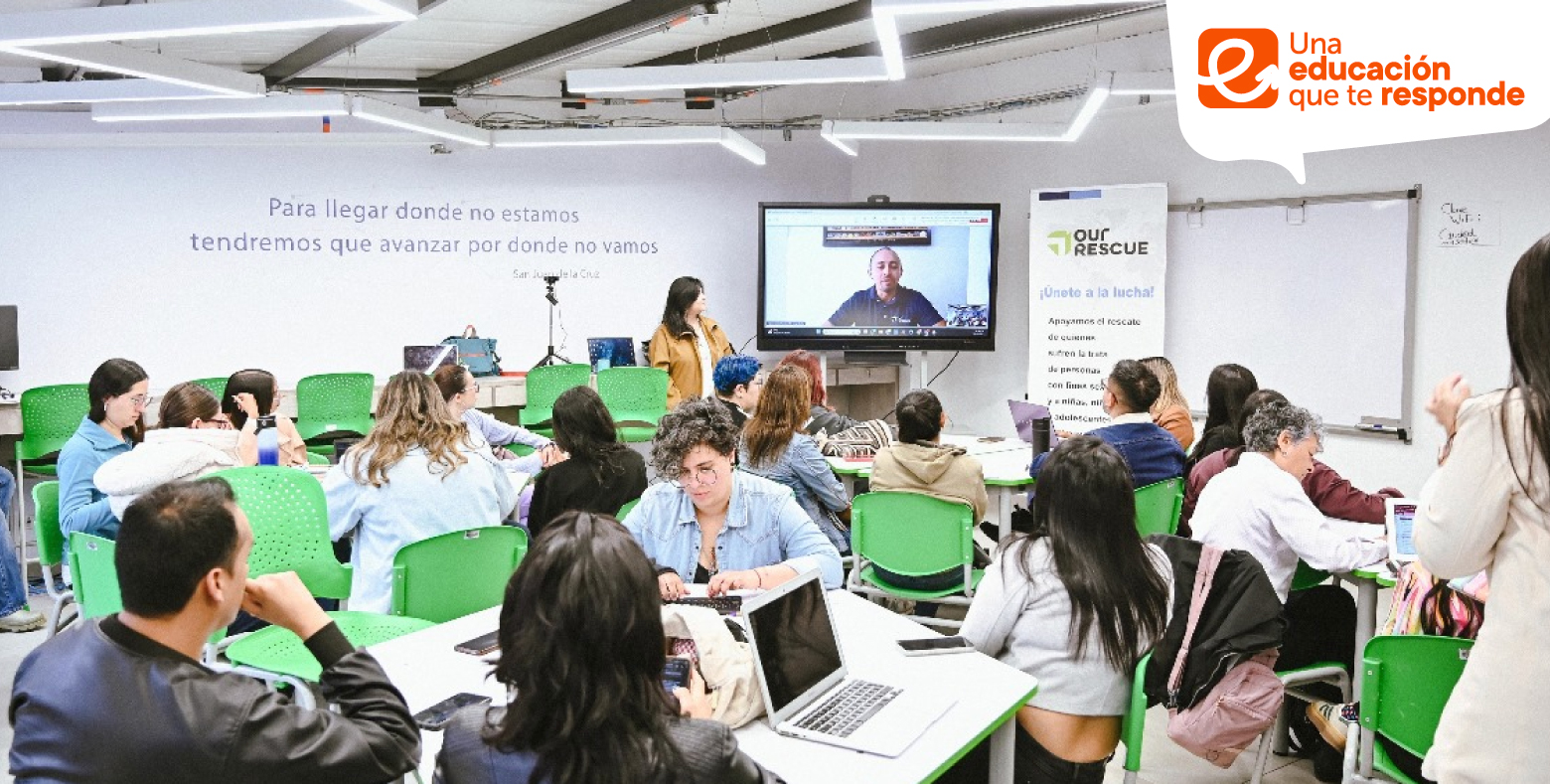 Funcionarios del distrital en capacitación