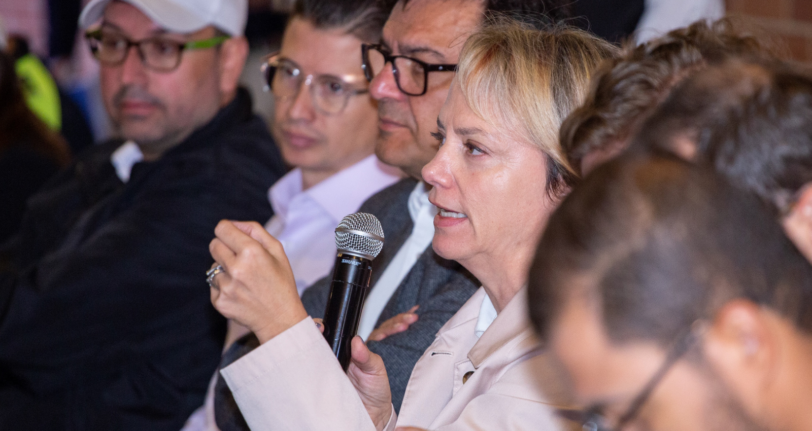 Texto alternativo Secretaria de Educación del Distrito Isabel Segovia en mesa de trabajo