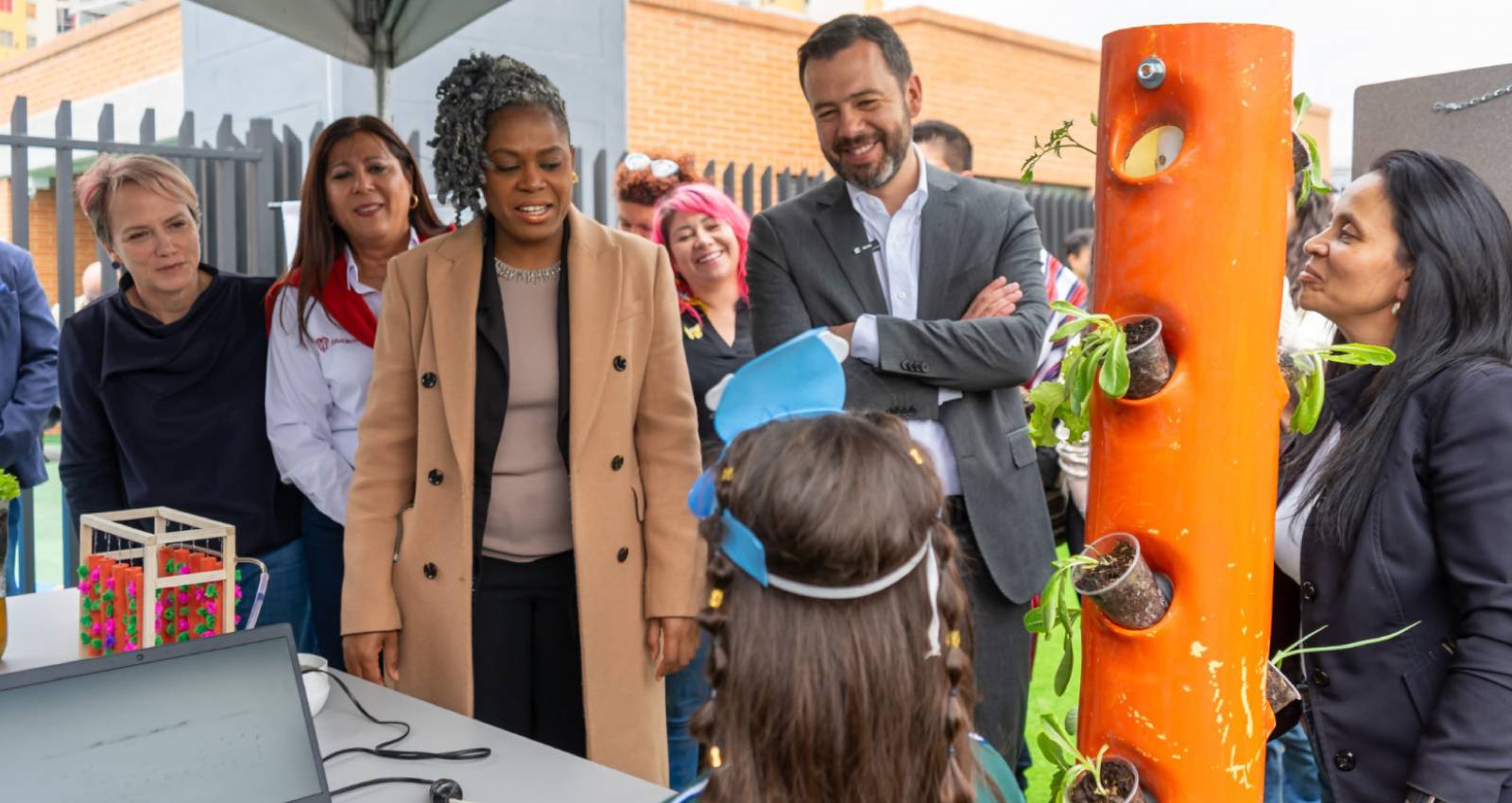 Secretaria de Educación, Isabel Segovia, min educación y Alcalde Galán
