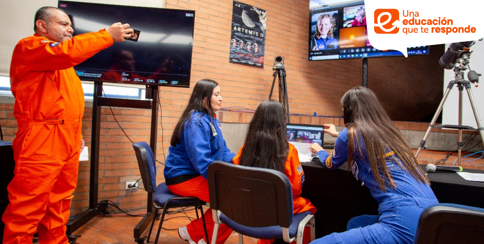 Estudiantes de colegio distrital