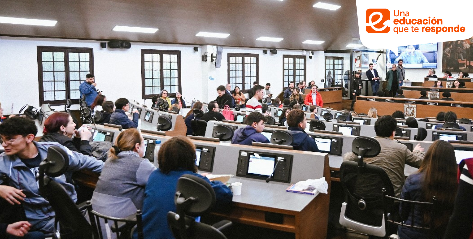 Estudiantes de colegio distrital en Concejo de Bogotá