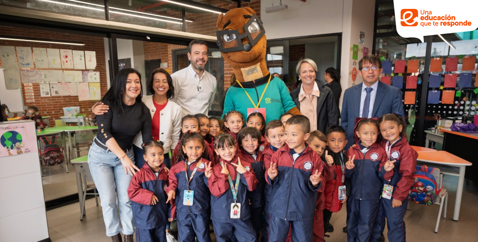 Alcalde de Bogotá y Secretaria de Educación del Distrito