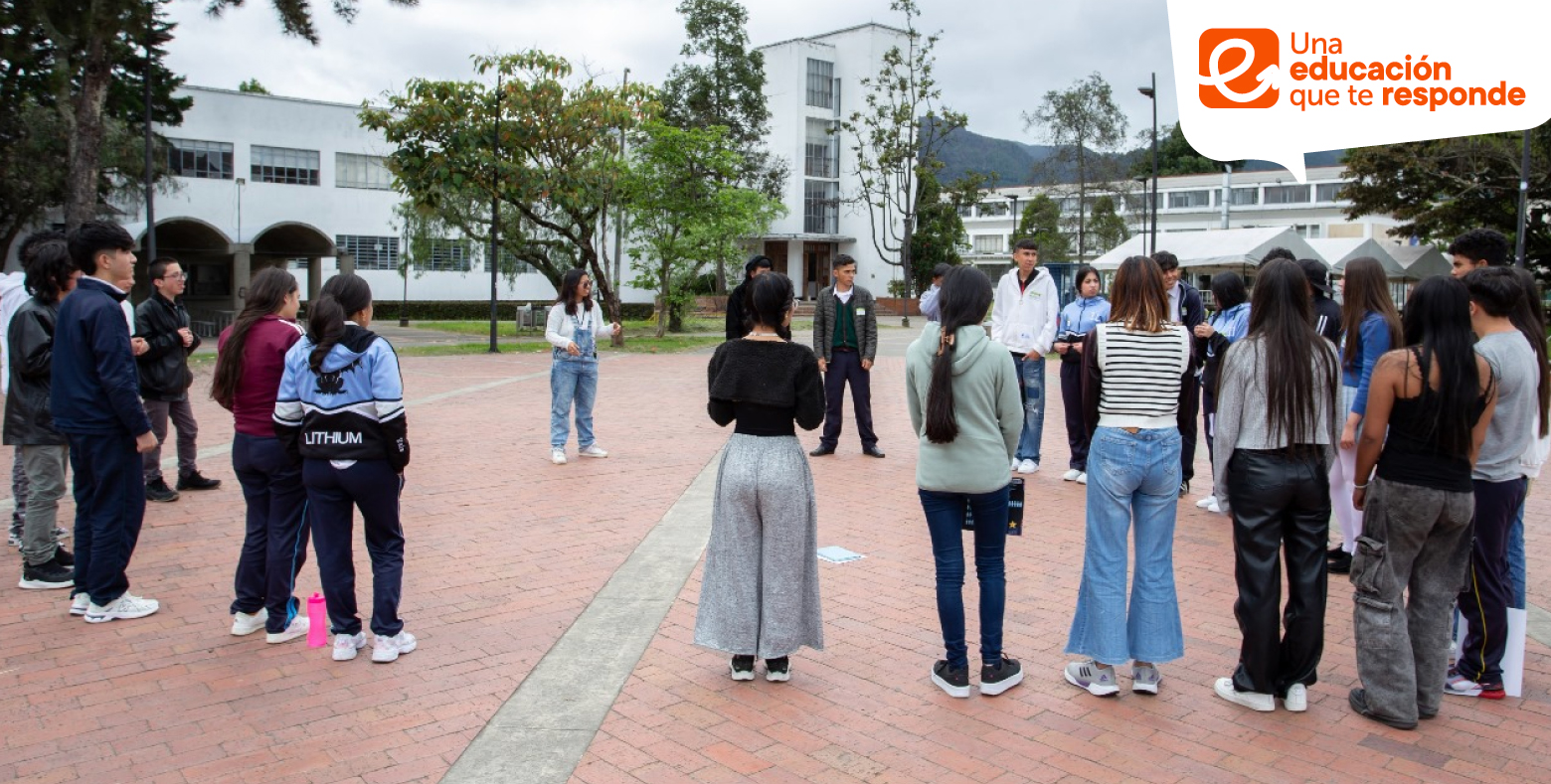 Estudiantes de colegio distrital