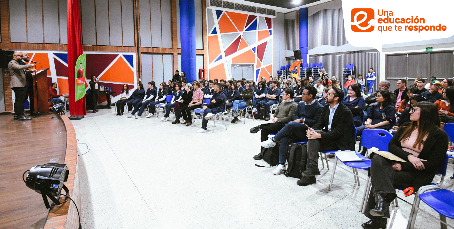 Estudiantes de colegio distrital